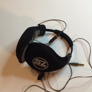 Subzero earmuffs with speakers inside
